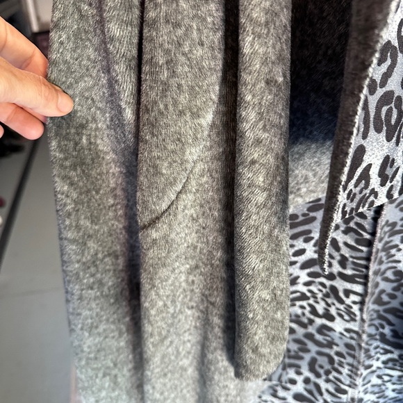 Papillo woman’s size small gray open cardigan style top - leopard interior - Picture 2 of 5